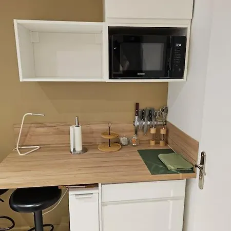 Neuf, Equipe Apartment