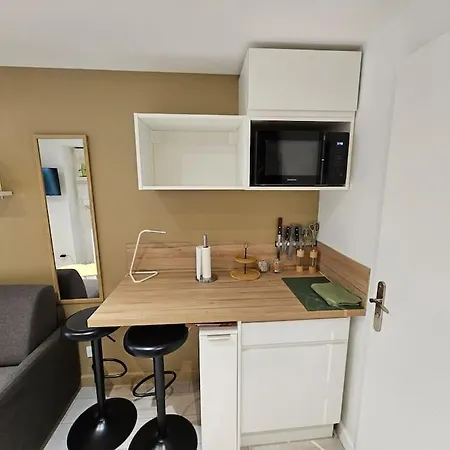 Neuf, Equipe Apartment *