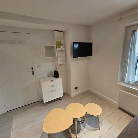 Neuf, Equipe Apartment