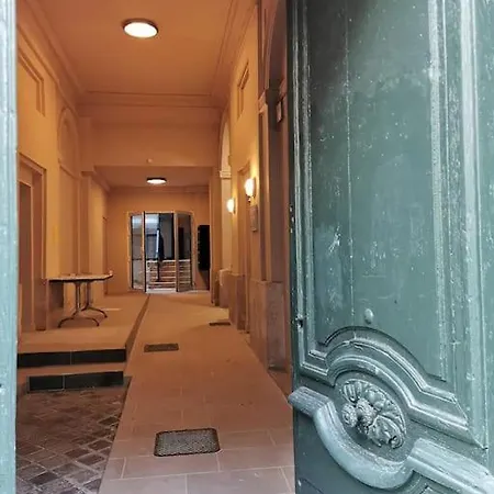 Apartment Neuf, Equipe *