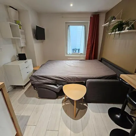 Neuf, Equipe Apartment